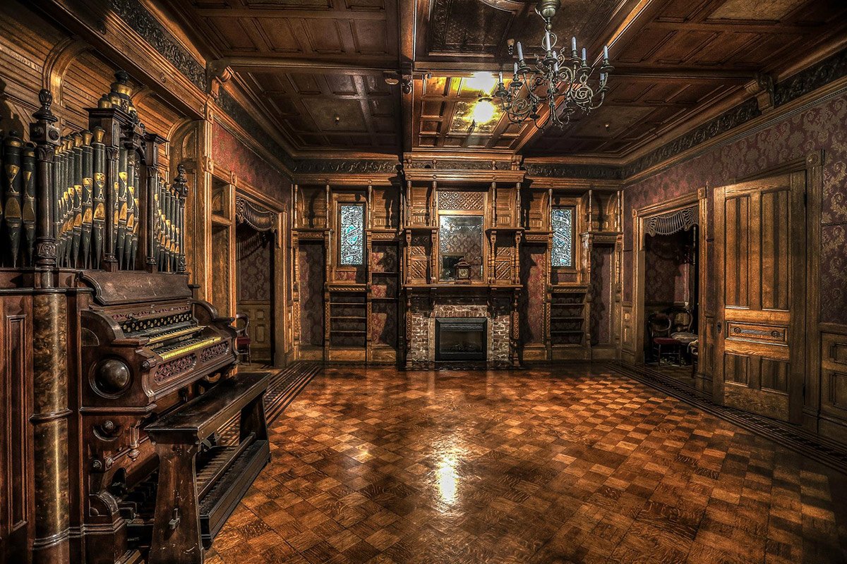 Grand Ballroom: Winchester Mystery House